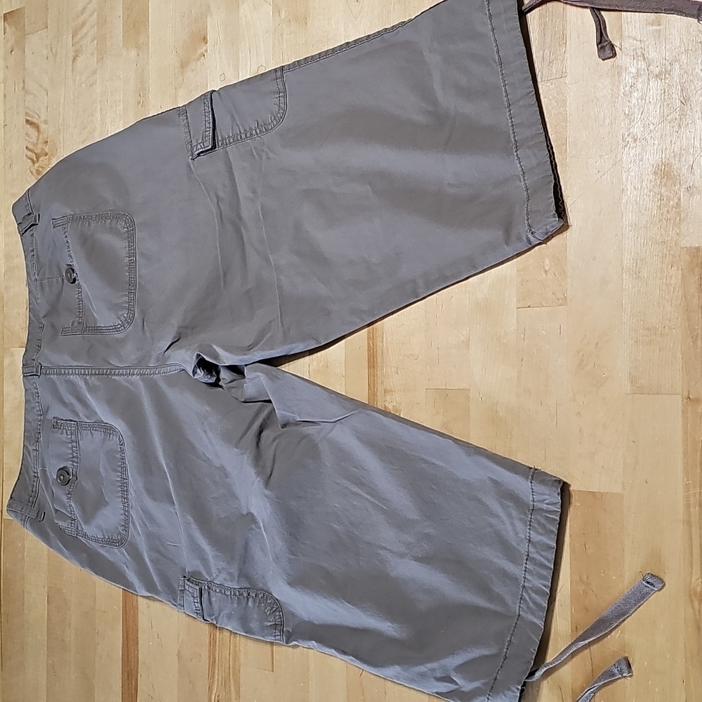 ⚙️ St. John's Bay Cargo Capri Pants Gray Size 12 Utility - Picture 4 of 7